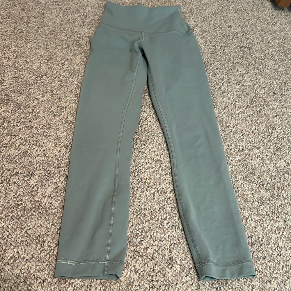 Lululemon leggings size 0 worn once no flaws!!